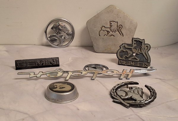 Lot 1213 - HOLDEN BADGES