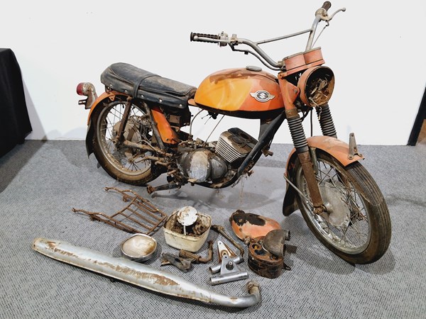 Lot 91 - SUZUKI T250