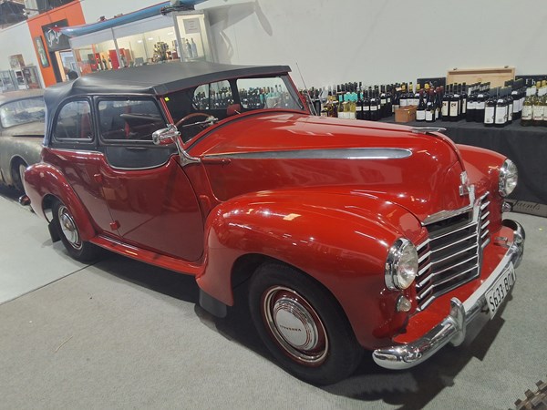 Lot 104 - 1950 VAUXHALL VELOX