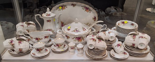 Lot 1206 - PART DINNER SERVICE