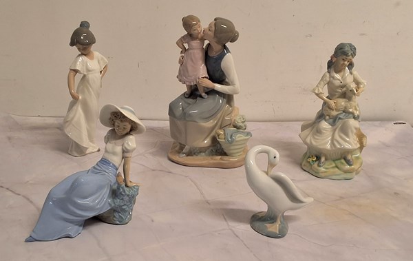 Lot 1155 - PORCELAIN FIGURES