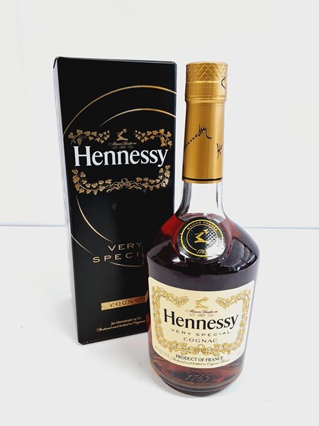 Lot 55 - HENNESSY VERY SPECIAL COGNAC