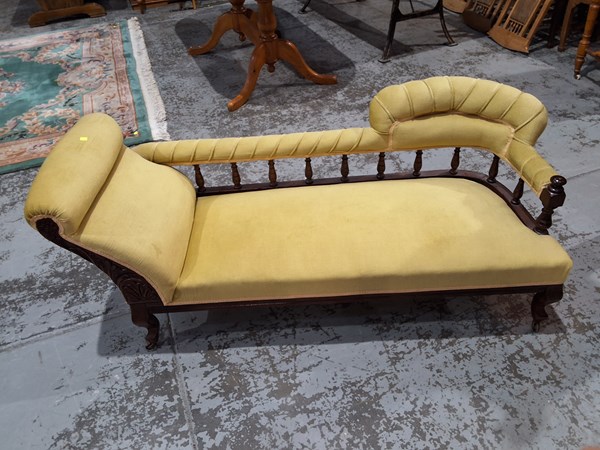 Lot 111 - CHAISE LONGUE