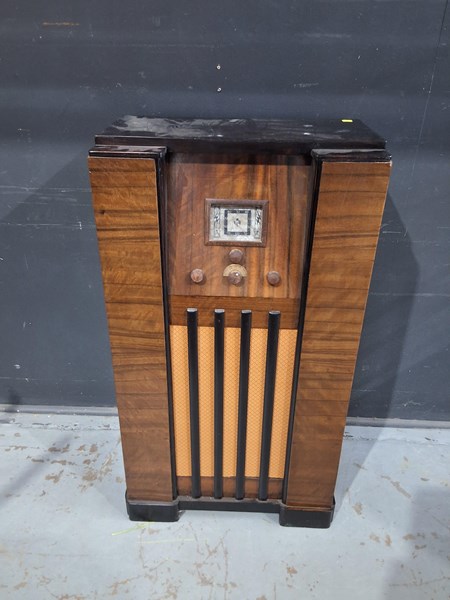 Lot 110 - RADIOS