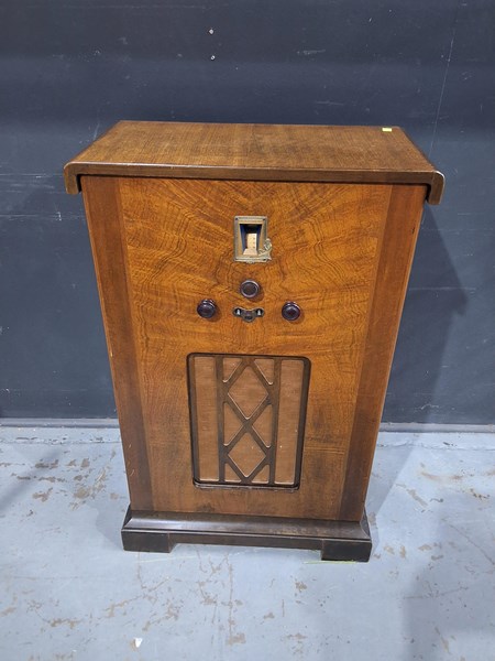 Lot 108 - CONSOLE RADIO