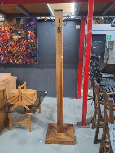 Lot 372 - COATRACK