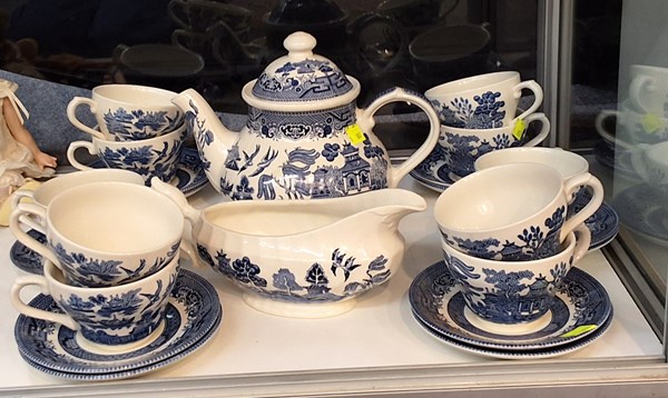 Lot 1326 - BLUE & WHITE CHINA