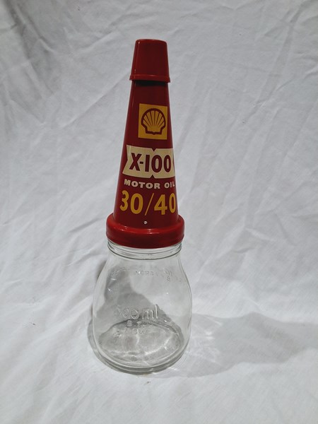 Lot 7 - OIL BOTTLE