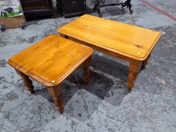 Lot 144 - COFFEE AND LAMP TABLE