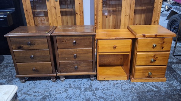 Lot 148 - BEDSIDES