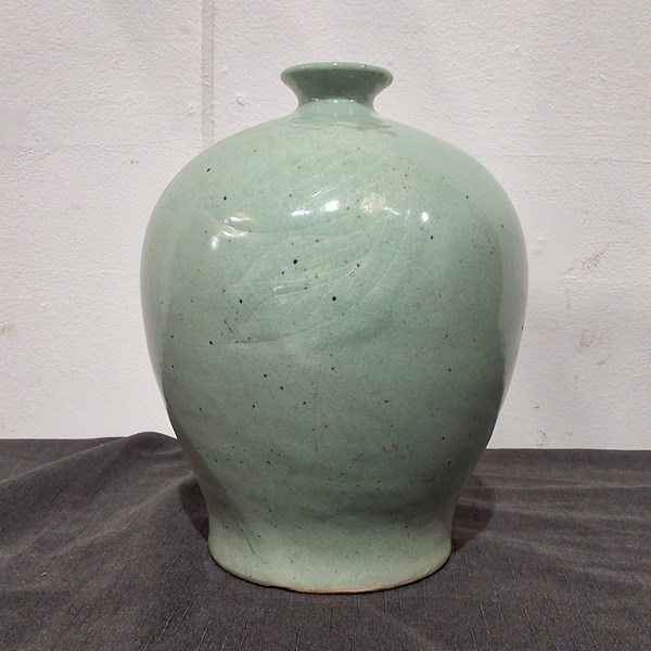 Lot 1162 - ORIENTAL POTTERY VASE