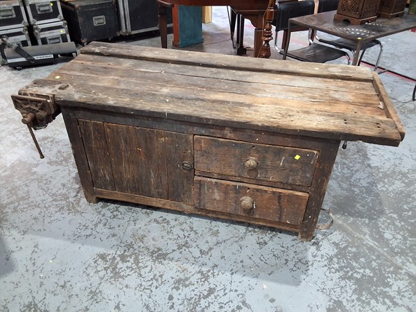 Lot 201 - WORKSHOP BENCH