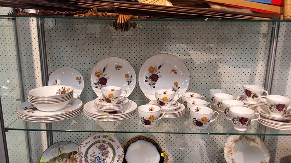 Lot 1367 - MEAKIN DINNERWARE