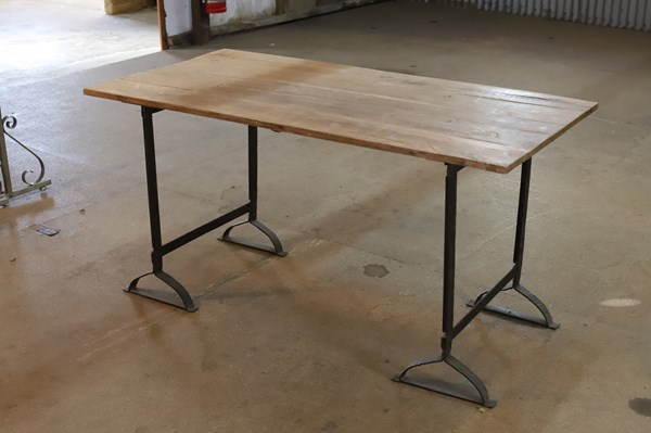 Lot 170 - DINING TABLE