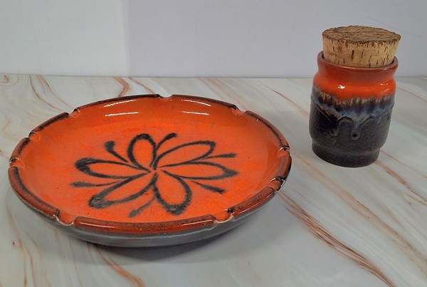 Lot 1302 - MID CENTURY POTTERY