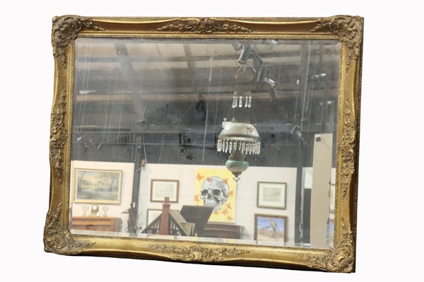 Lot 151 - WALL MIRROR