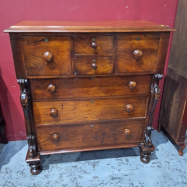 Lot 19 - CHEST OF DRAWERS