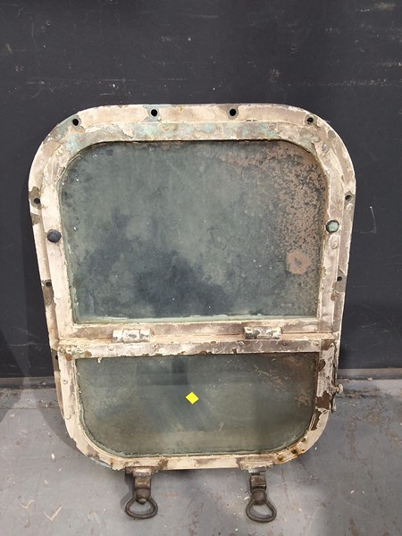 Lot 206 - SHIPS WINDOW