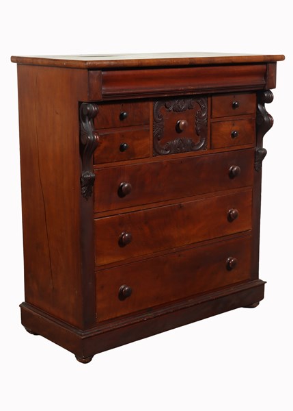 Lot 33 - CHEST OF DRAWERS