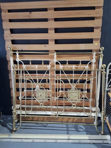 Lot 318 - VICTORIAN BED