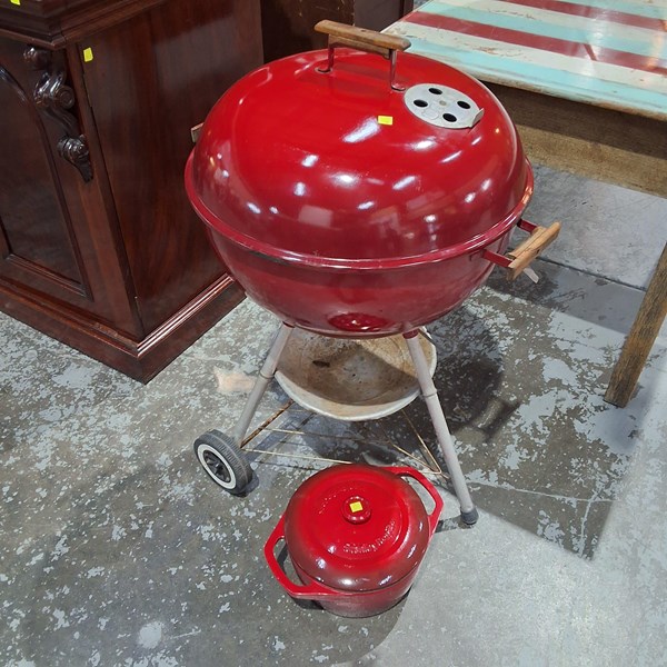 Lot 218 - BBQ and Dutch Oven