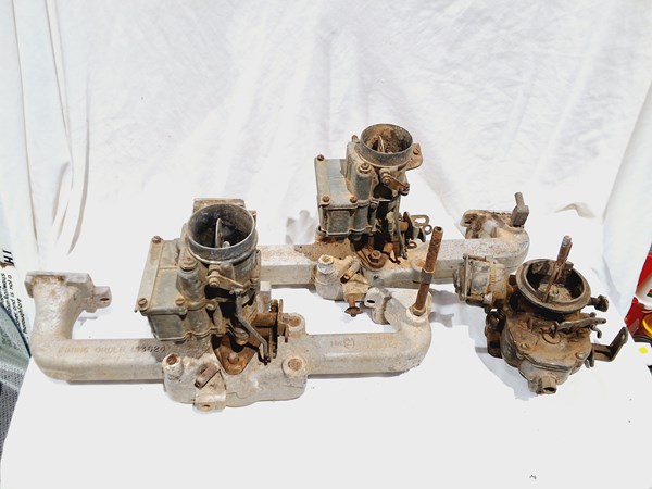 Lot 74 - CARBURETORS