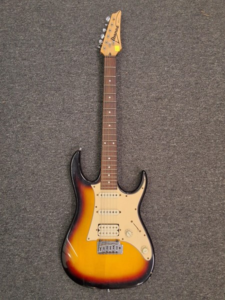 Lot 1184 - ELECTRIC GUITAR