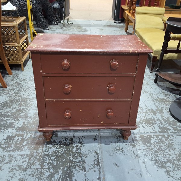 Lot 192 - CHEST OF DRAWERS