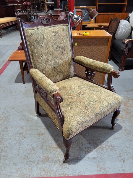 Lot 34 - ARMCHAIR