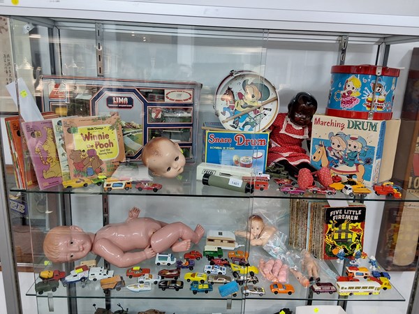 Lot 1401 - TOYS, DOLLS & BOOKS