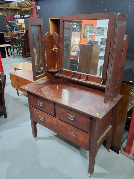 Lot 54 - DRESSING TABLE