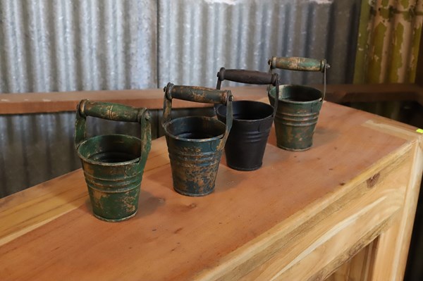 Lot 60 - BUCKETS