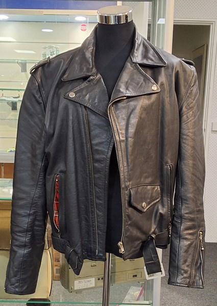 Lot 1347 - LEATHER JACKET