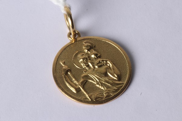 Lot 1020 - GOLD PENDANT