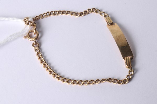 Lot 1054 - GOLD BRACELET