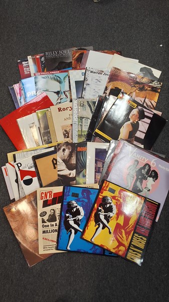 Lot 1238 - VINYL RECORDS