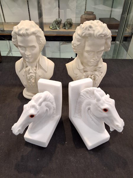 Lot 1304 - BUSTS AND BOOKENDS