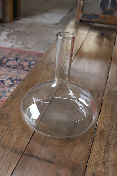 Lot 184 - CHEMISTRY WINE DECANTER