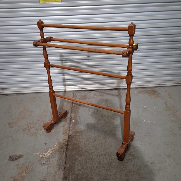 Lot 178 - CLOTHES AIRER