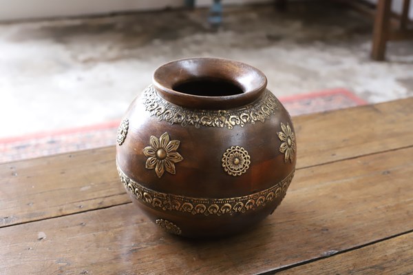 Lot 261 - TIMBER MATKA POT