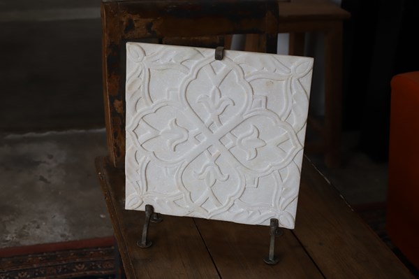 Lot 147 - MARBLE DECORATIVE PANEL