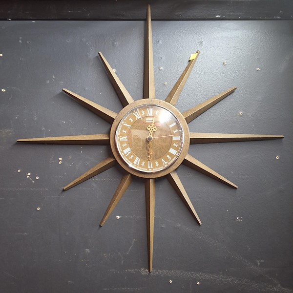 Lot 256 - STARBURST CLOCK