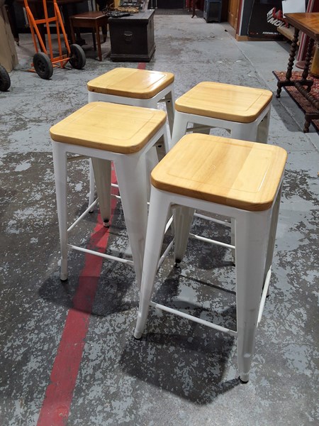 Lot 117 - BAR STOOLS