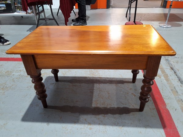 Lot 226 - COFFEE TABLE