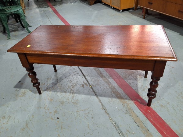 Lot 217 - COFFEE TABLE