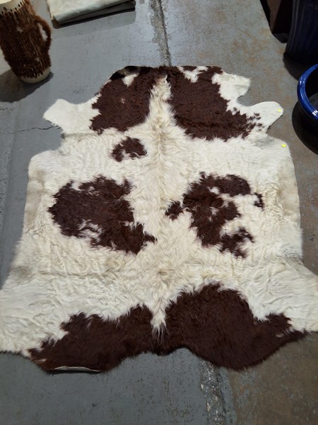 Lot 81 - COWHIDE RUG