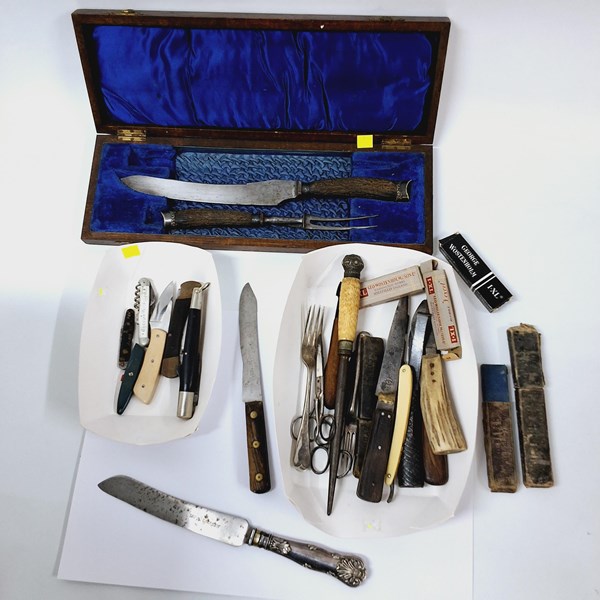 Lot 1077 - KNIVES