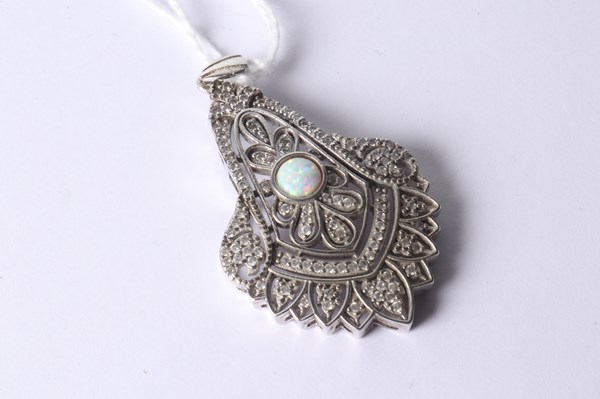 Lot 1047 - SILVER PENDANT