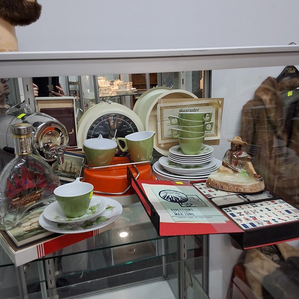 Lot 1408 - RETRO HOMEWARES