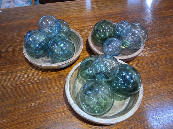 Lot 153 - GLASS FLOATS